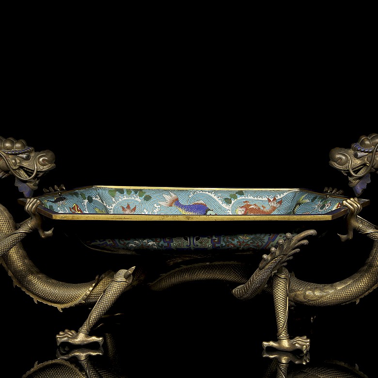 Large bronze and cloisonné “Dragons” centerpiece, Qing dynasty