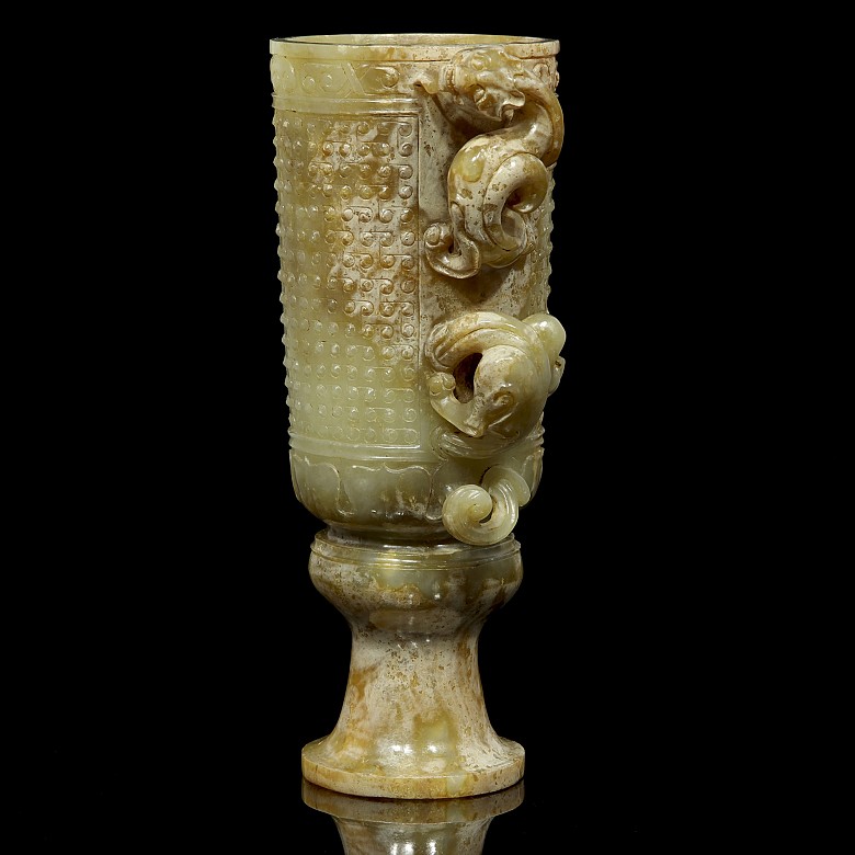 Carved jade cup with foot “Dragon”, Western Han dynasty