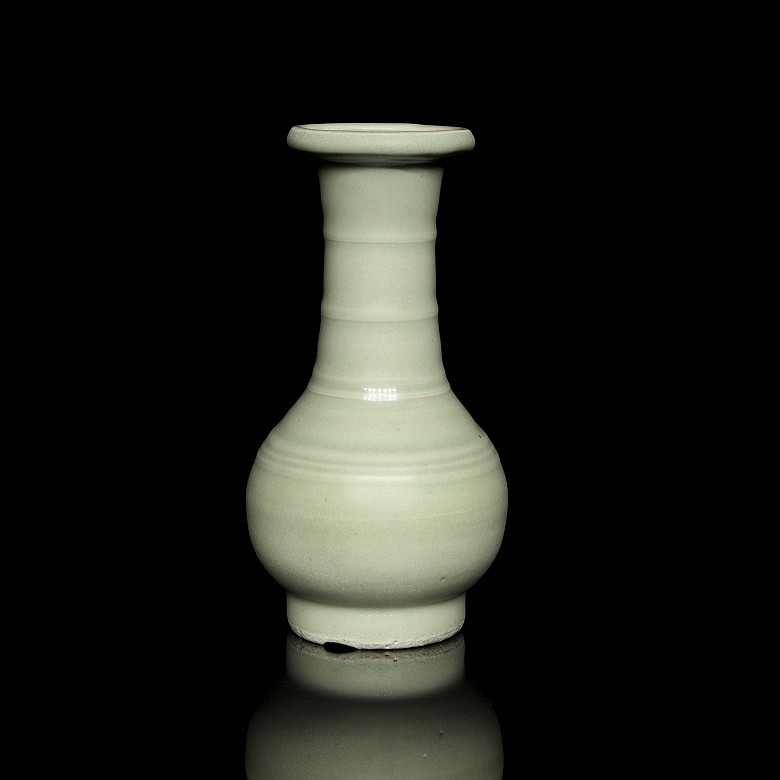 Glazed ceramic vase with a ‘Bamboo’ neck, Ming dynasty