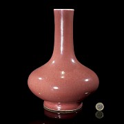 Red enamelled porcelain vase, Qing dynasty