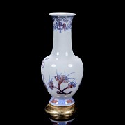 Blue and red enamelled porcelain ‘Dragon’ vase, Qing dynasty