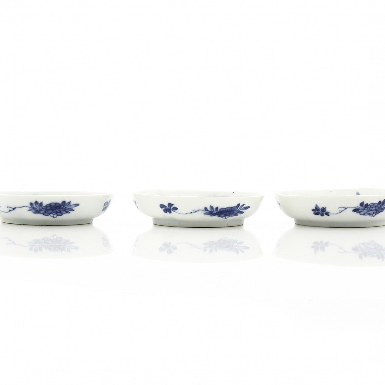 Set of three plates, blue and white, 20th century