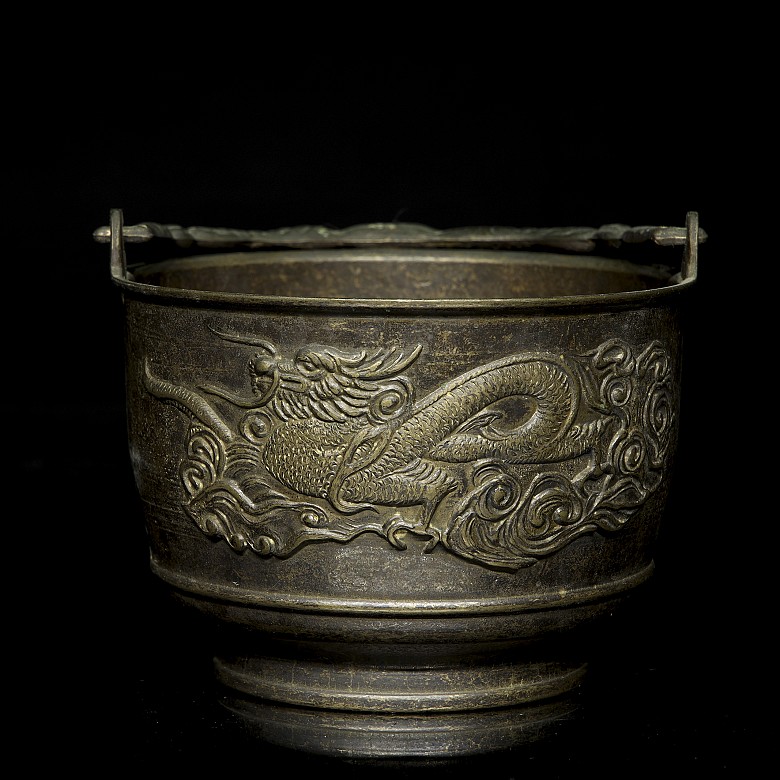 Bronze ‘Dragon’ Vessel, Qing dynasty