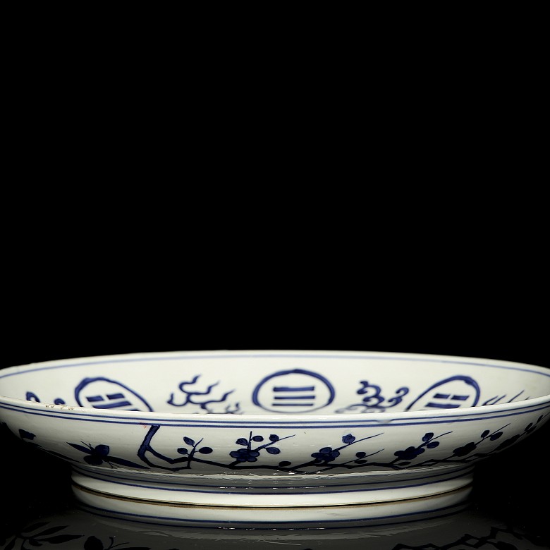 Blue and white porcelain plate “Children in the garden”, with Wanli seal