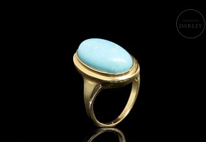 Yellow gold and turquoise ring