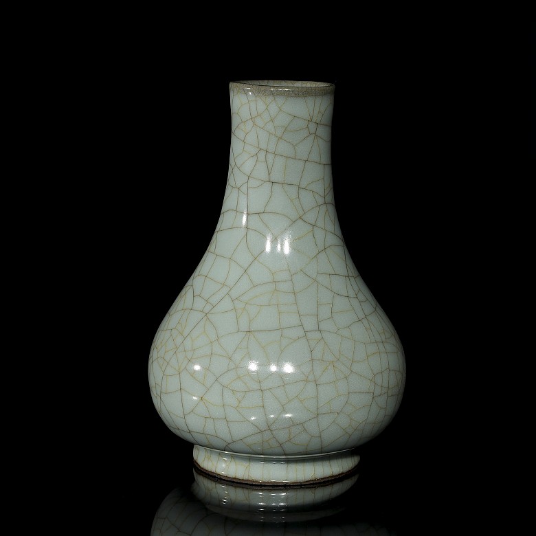 Vase with blue glaze, Geyao style