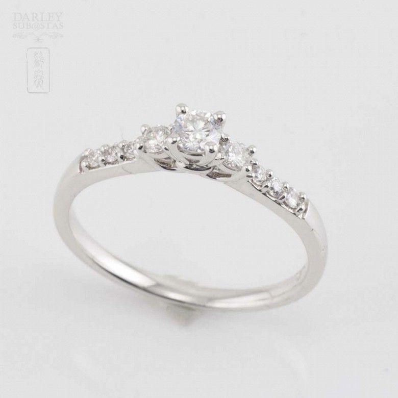 Solitaire 18k white gold and diamonds