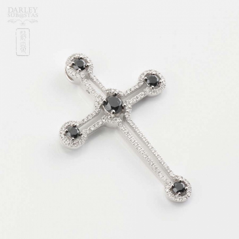 Beautiful 18k gold cross and 1.30cts diamonds