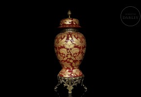 Large red vase, Louis XV style, 20th century