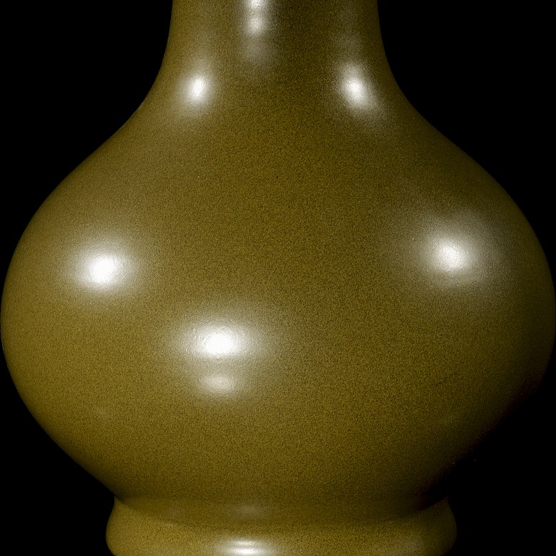 Porcelain vase with tea glaze, with Xuantong mark