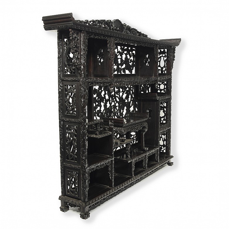 Chinese carved wooden bookshelf, 20th century