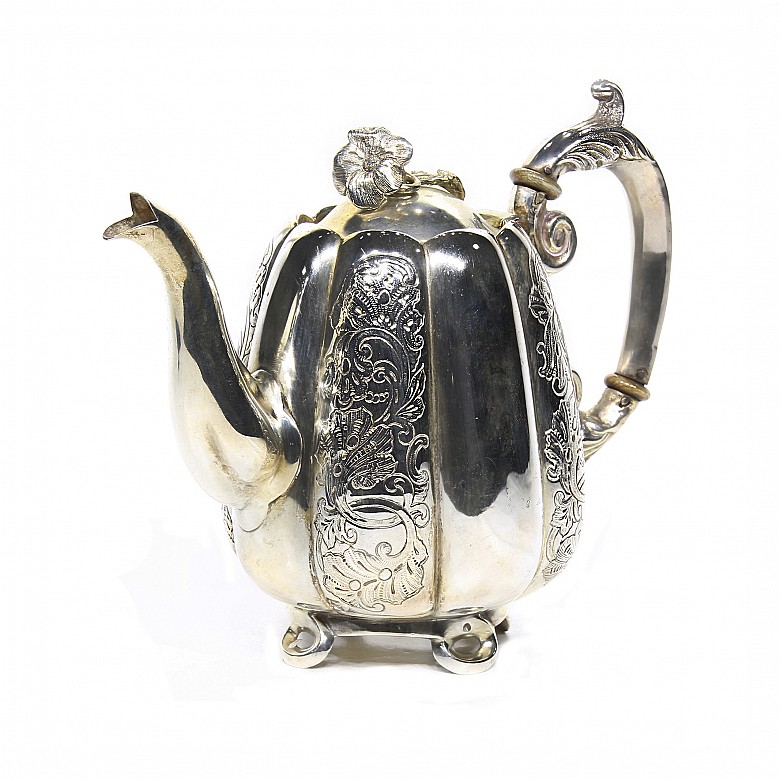 Dutch silver teapot, law 833.