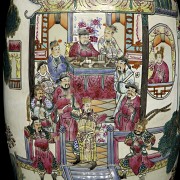 Porcelain vase ‘Scenes’, Qing dynasty