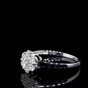 Ring ‘Flower’ in white gold with diamonds