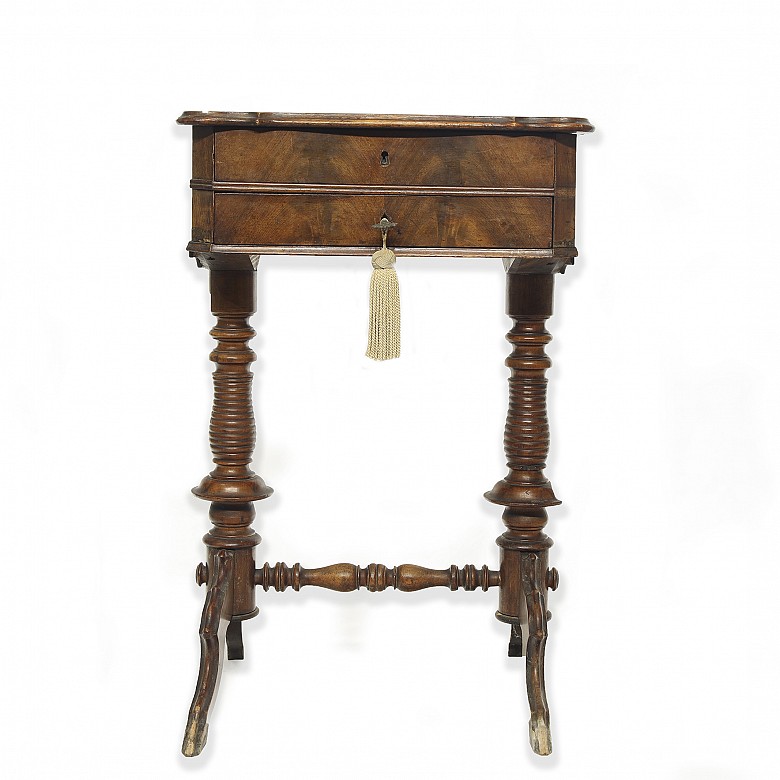 Wooden sewing table, 19th century - 1