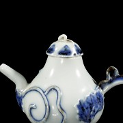 Blue-and-white porcelain ‘Hulu’ teapot, Ming dynasty