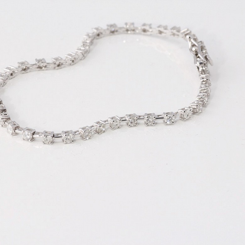 18k white gold bracelet.