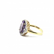 Ring in 18k yellow gold with amethyst and diamonds.