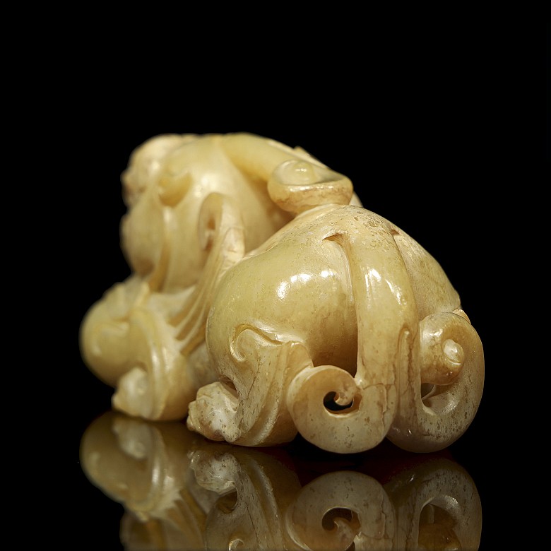 Jade carved 'lion' figure, Han dynasty