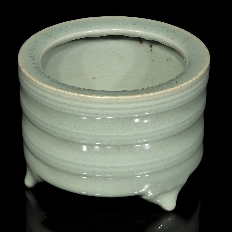 Longquan celadon tripod censer, Song dynasty or later