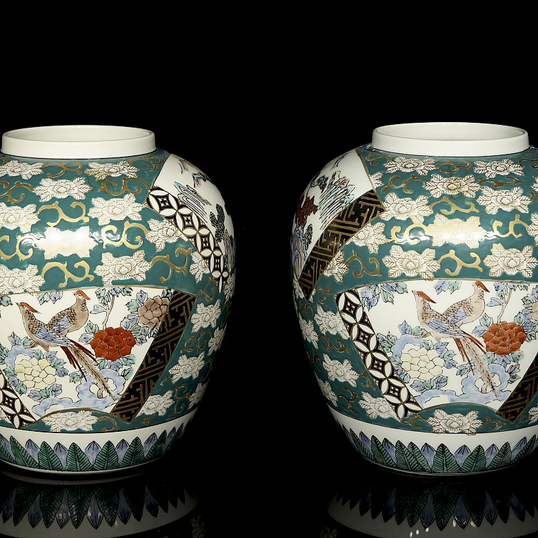 Pair of Imari jars, Japan 20th century