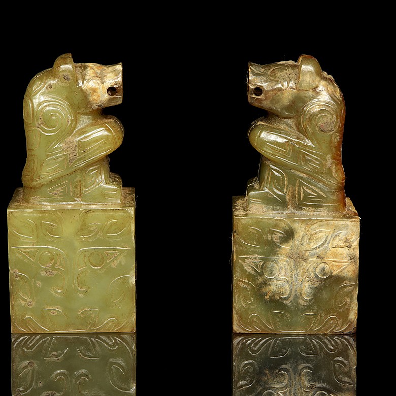 Pair of jade ‘Bear’ seals, Zhou dynasty