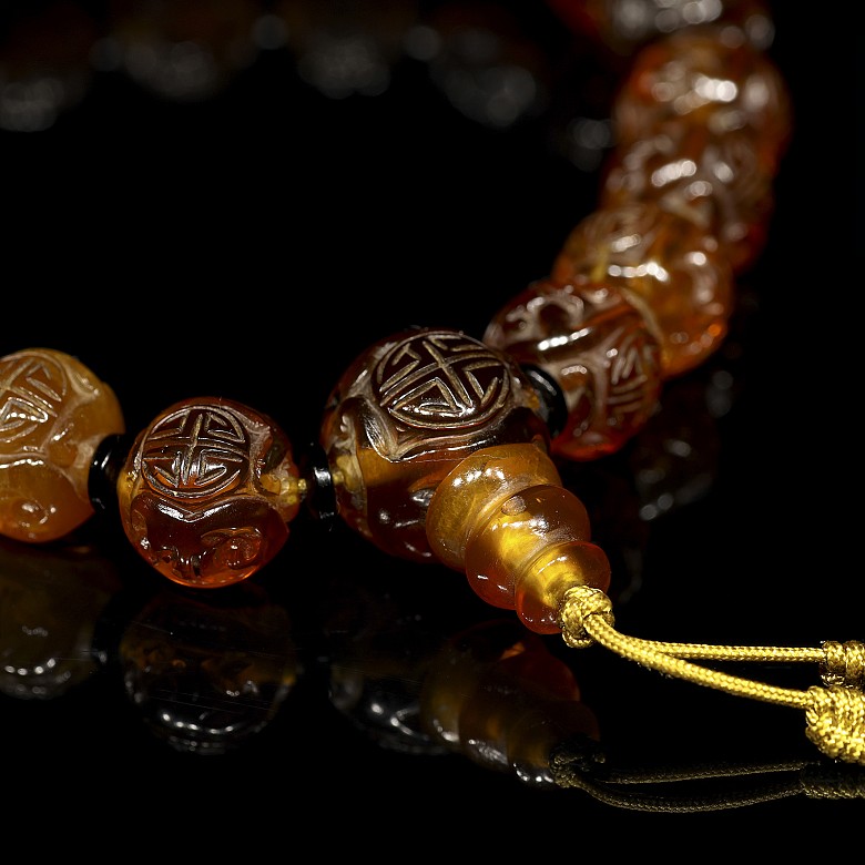 Amber bead bracelet, Qing dynasty