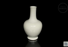 Porcelain glazed vase, with Jiaqing seal