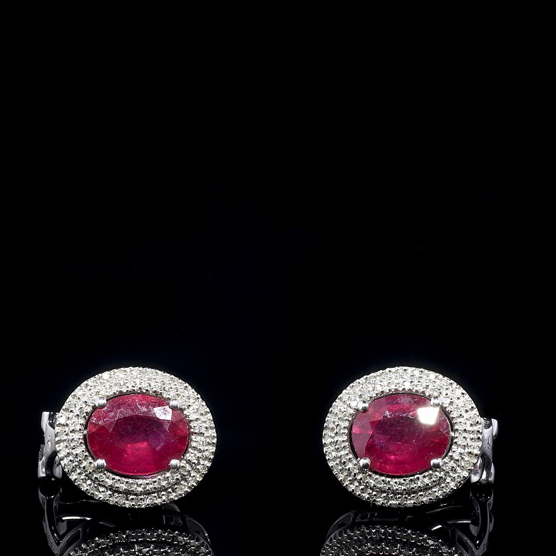 Earrings in 18kt white gold with rubies and diamonds