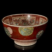 Glazed porcelain bowl ‘Windows and Medallions’, Qing dynasty