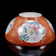 Porcelain enamelled bowl ‘Characters’, with Qianlong Seal