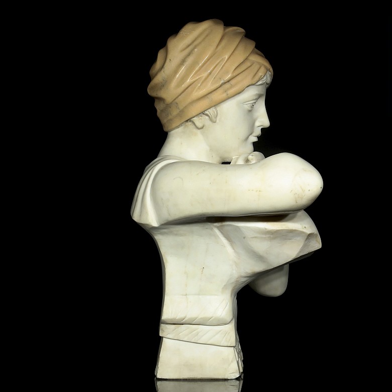 Marble bust 