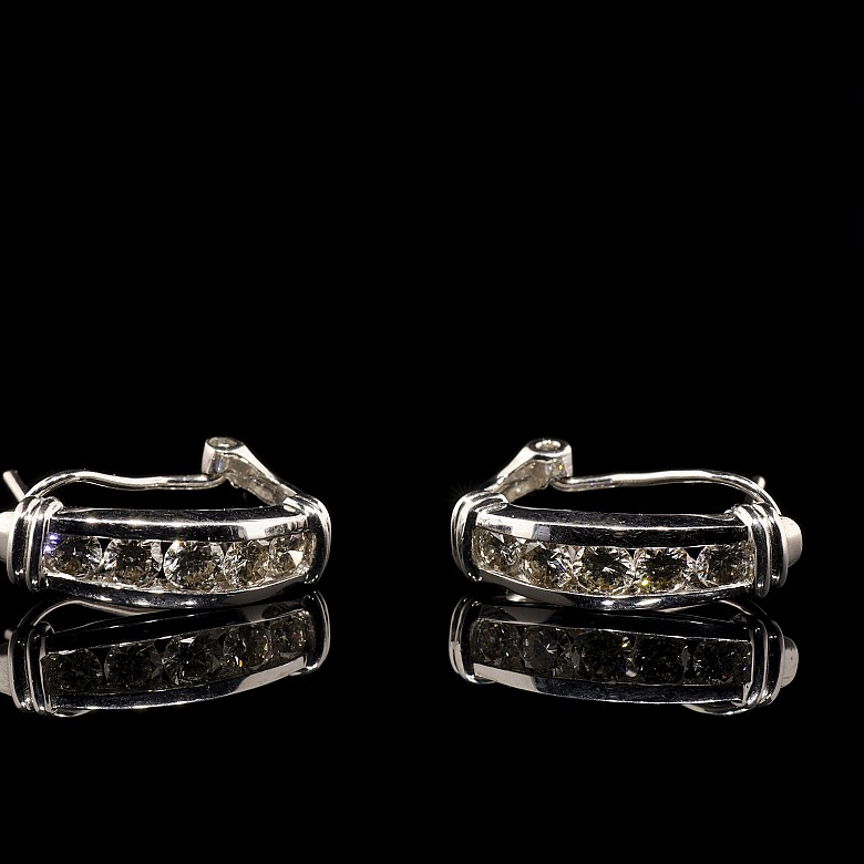 Pendientes en oro blanco de 18 k y diamantes 1,11 ct.