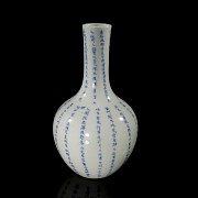 Glazed porcelain ‘Dan Ping’ vase with poem, with seal on the base