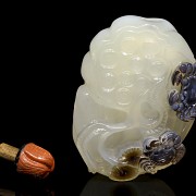 Agate snuff bottle 