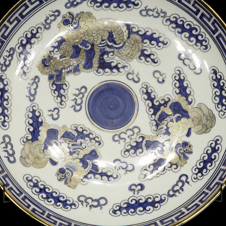 Porcelain dish ‘Foo dogs’, 20th century