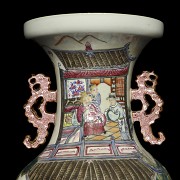 Porcelain vase ‘Scenes’, Qing dynasty