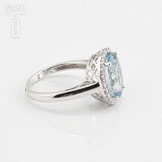 Anillo con Aguamarina 4.28cts  y diamantes en oro blanco - 2