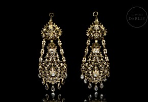 Long earrings with crystal stones