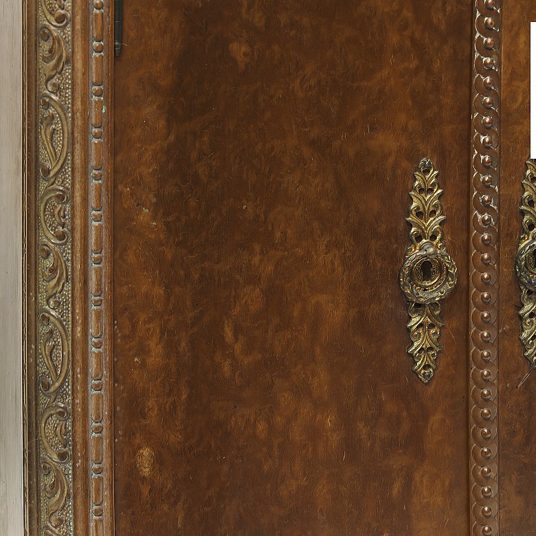 Vicente Andreu, between 1954 and 1968. Bar cabinet with carved decoration.