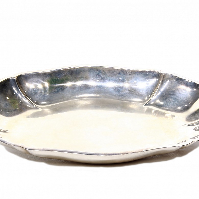 Silver tray with wavy edge.