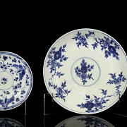 Two Qing Dynasty ‘Flowers and Butterflies’ Porcelain Dishes - 6