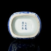 Blue and white porcelain vase ‘Phoenix and dragon’, with Ming seal