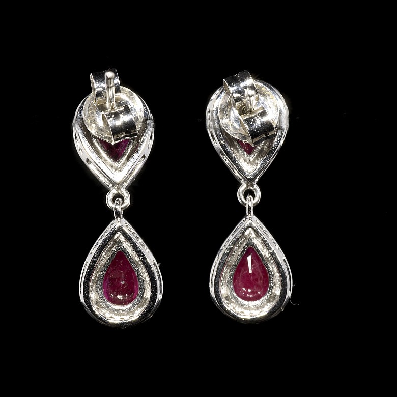 Earrings with movement in white gold with rubies and diamonds