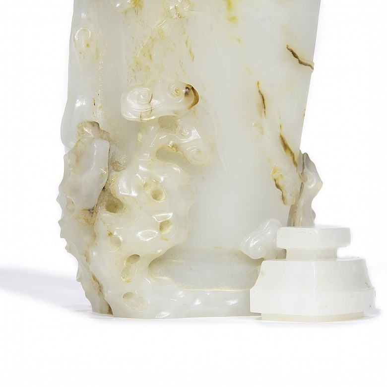 White jade vase, Qing dynasty.