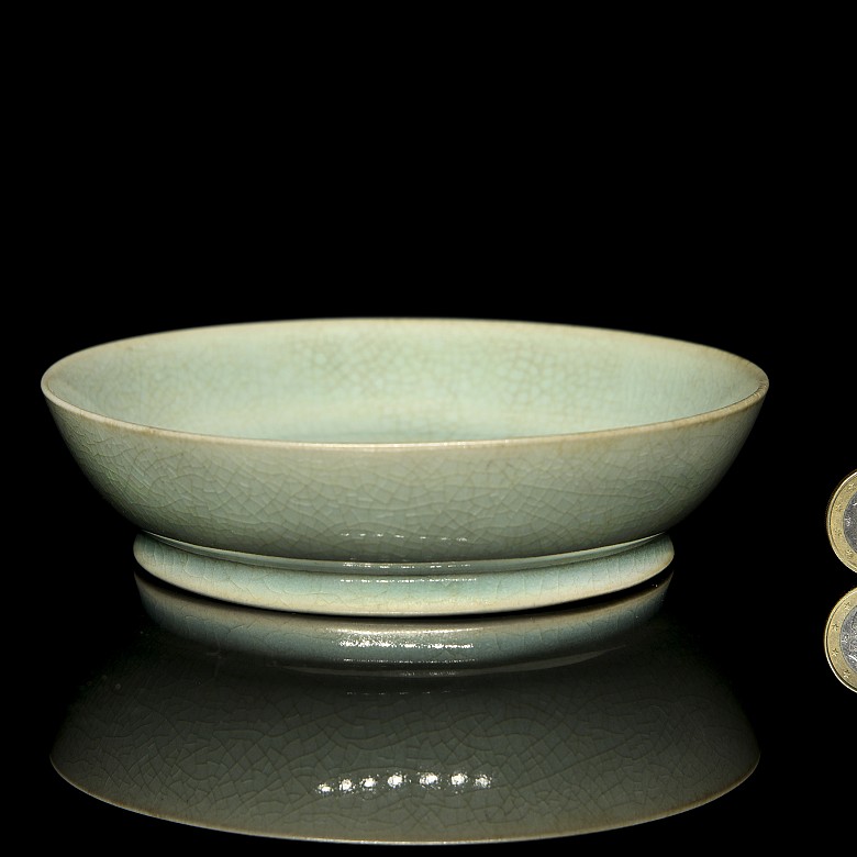 Small ceramic ‘Ruyao’, Song-style vessel