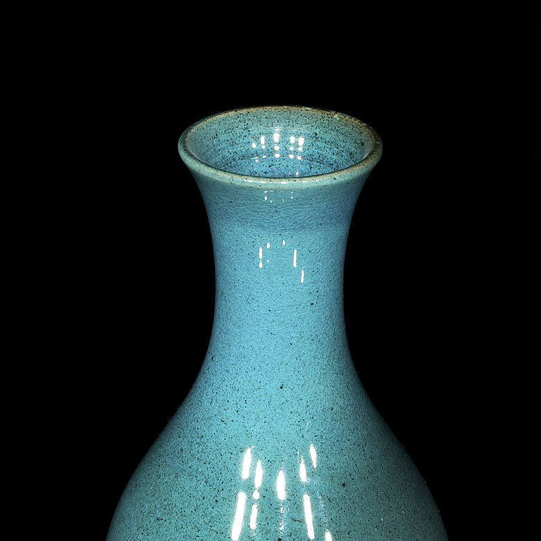 Chinese blue-green glazed vase, 20th century