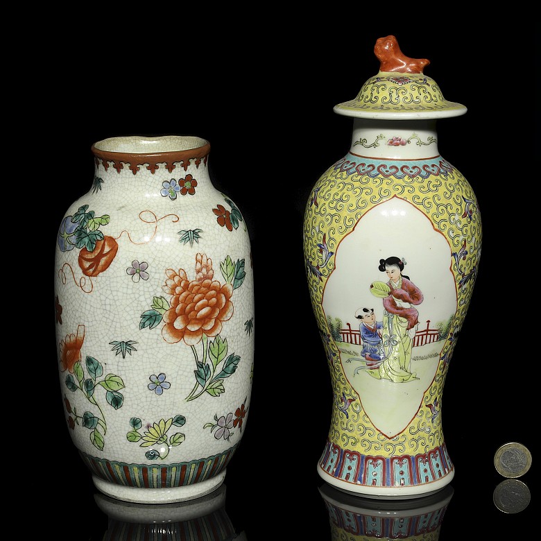 Dos jarrones de porcelana china, S.XX