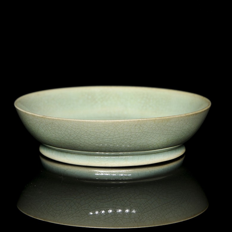 Small ceramic ‘Ruyao’, Song-style vessel