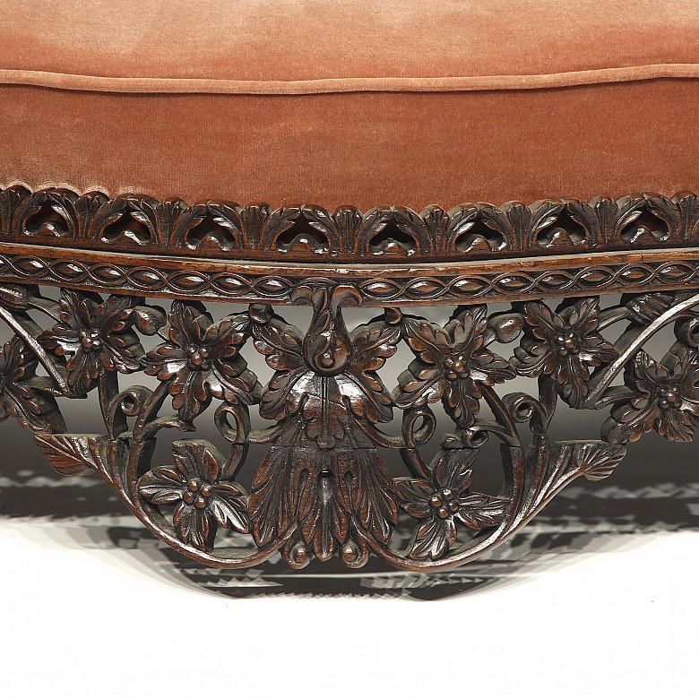 Anglo-Indian carved wooden sofa, 20th century